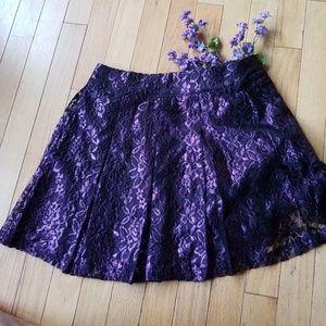 Lace pleated skirt